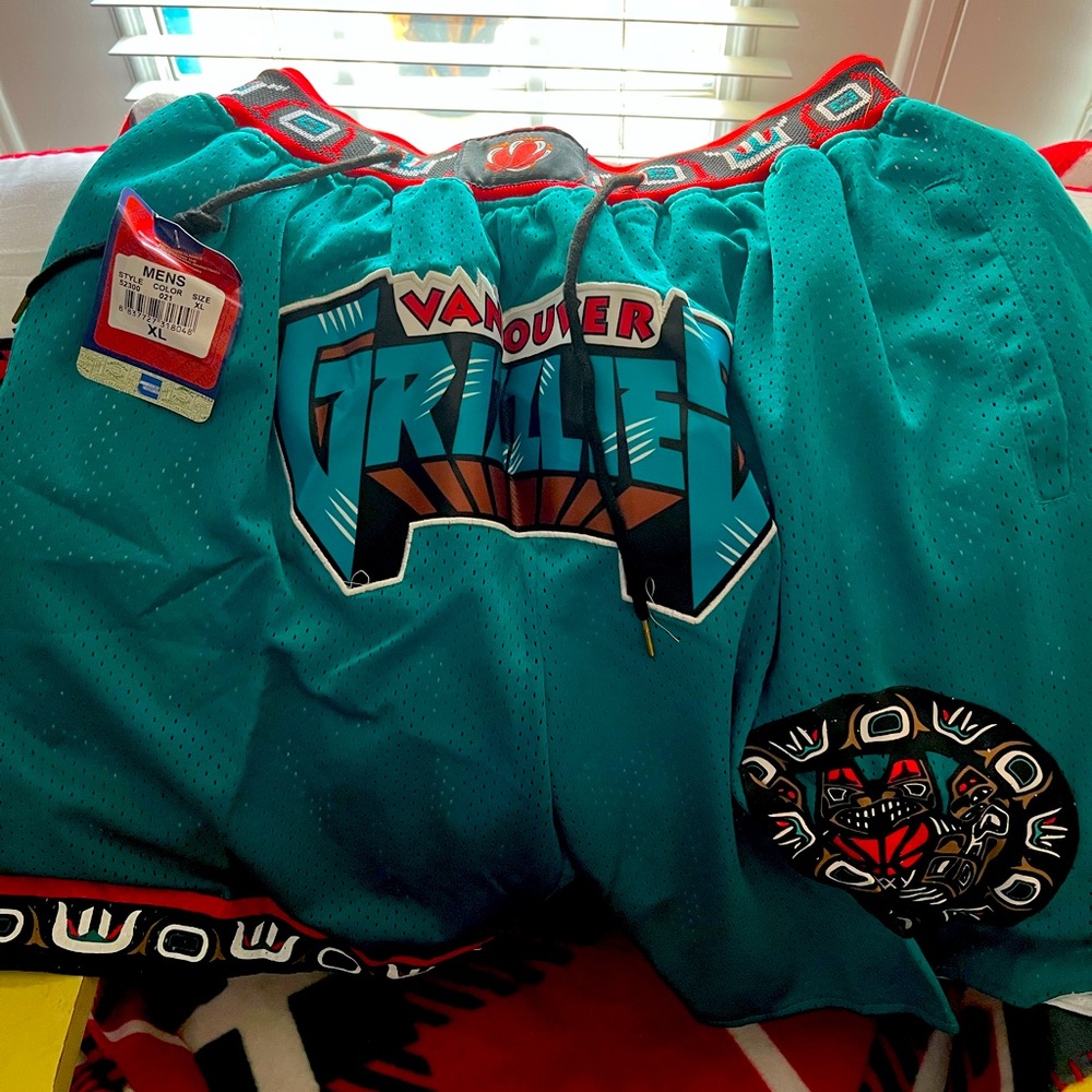 95-96 hardwood classic Vancouver Grizzly shorts